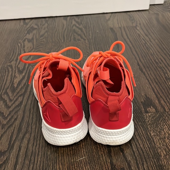 Reebok - Picture 3 of 4